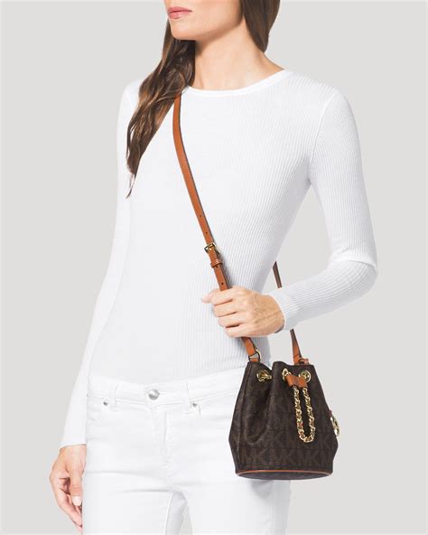 michael kors frankie drawstring crossbody|Michael Kors Frankie Drawstring Crossbody Small Signature Brown.